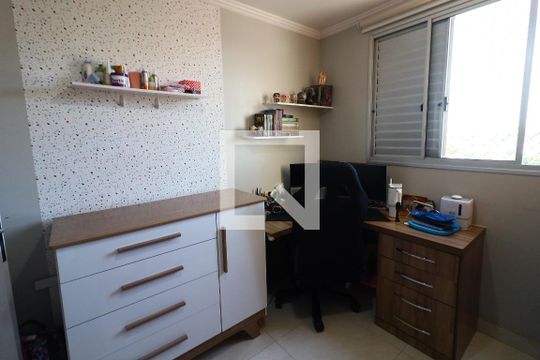 Quarto 2 de apartamento para alugar com 2 quartos, 55m² em Jardim Roberto, Osasco
