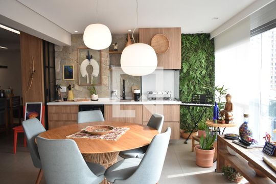 Sala de apartamento à venda com 3 quartos, 130m² em Mirandópolis, São Paulo
