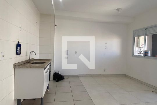 Sala - Cozinha de kitnet/studio para alugar com 1 quarto, 36m² em Presidente Altino, Osasco