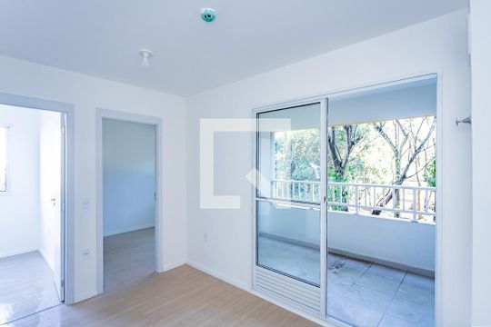 Sala e cozinha de apartamento para alugar com 2 quartos, 36m² em Vila Jaguara, São Paulo