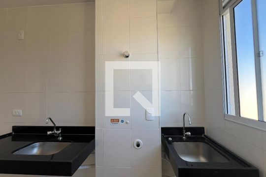 Cozinha e Área de Serviço de apartamento para alugar com 2 quartos, 50m² em Tijuca, Belo Horizonte