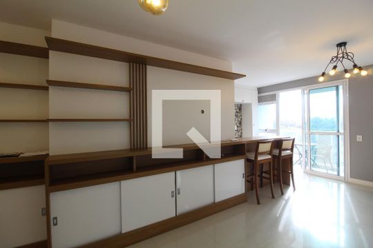 Sala de apartamento para alugar com 2 quartos, 80m² em Barra Olímpica, Rio de Janeiro