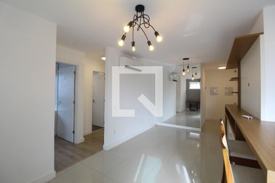 Sala de apartamento para alugar com 2 quartos, 80m² em Barra Olímpica, Rio de Janeiro