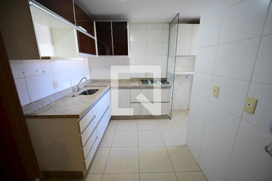 Apartamento à venda com 3 quartos, 81m² em Serrinha, Goiânia
