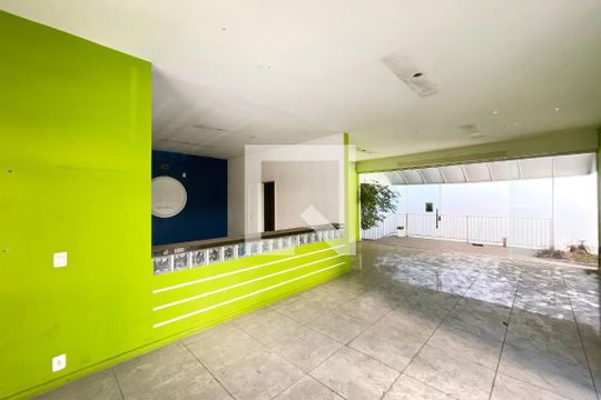 Sala de casa para alugar com 4 quartos, 380m² em Coração Eucarístico, Belo Horizonte