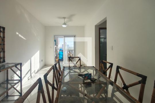 Sala de apartamento para alugar com 2 quartos, 75m² em Guilhermina, Praia Grande