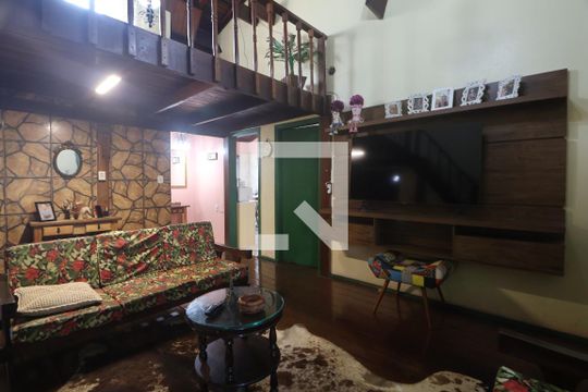 Casa à venda com 3 quartos, 182m² em Estância Velha, Canoas