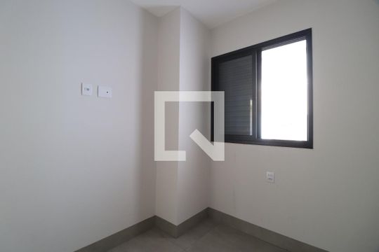 Quarto 1 de apartamento para alugar com 3 quartos, 82m² em Santa Mônica, Uberlândia