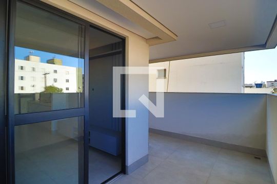 Varanda de apartamento para alugar com 3 quartos, 82m² em Santa Mônica, Uberlândia