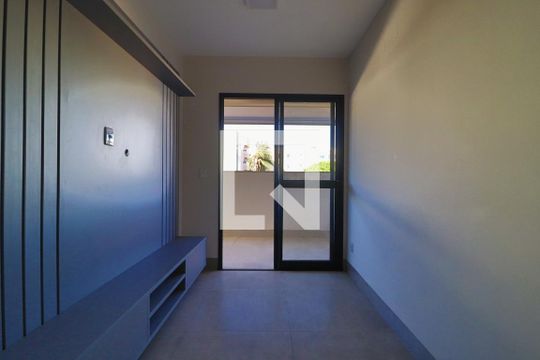 Sala de apartamento para alugar com 3 quartos, 82m² em Santa Mônica, Uberlândia