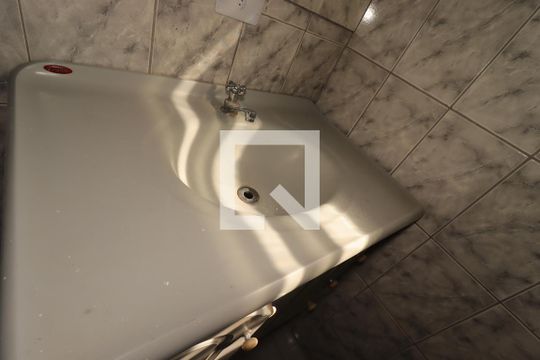 Banheiro - Pia de casa para alugar com 1 quarto, 50m² em Vila Apiai, Santo André