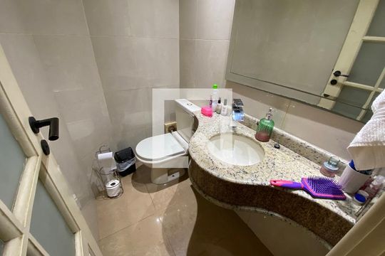 Lavabo de casa de condomínio para alugar com 3 quartos, 156m² em Jardim Rosa Maria, São Paulo