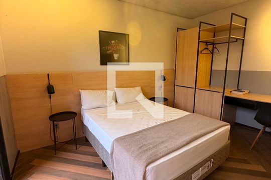 Sala/Quarto de apartamento à venda com 1 quarto, 28m² em Itaim Bibi, São Paulo