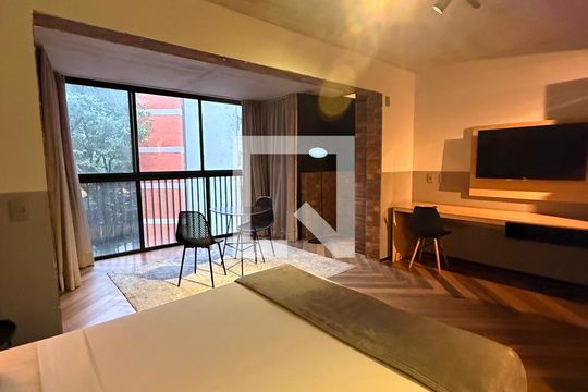 Sala/Quarto de apartamento à venda com 1 quarto, 28m² em Itaim Bibi, São Paulo