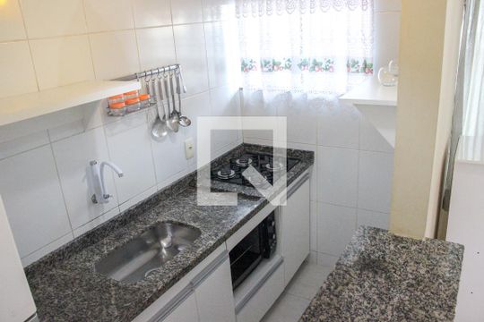 Cozinha - Armários de apartamento para alugar com 1 quarto, 40m² em Jardim Excelcior, Cabo Frio