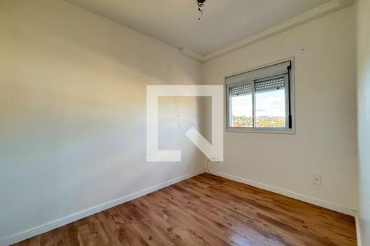 Quarto 1 de apartamento para alugar com 2 quartos, 58m² em Medianeira, Porto Alegre