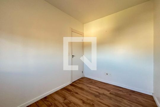 Quarto 1 de apartamento para alugar com 2 quartos, 58m² em Medianeira, Porto Alegre