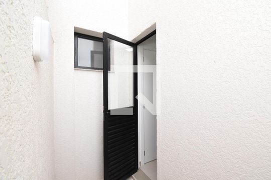 Área externa de kitnet/studio para alugar com 1 quarto, 26m² em Cajuru, Curitiba