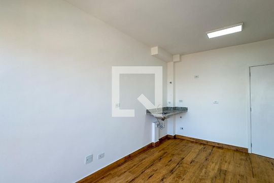Sala, Cozinha e Área de Serviço de apartamento para alugar com 2 quartos, 42m² em Vila das Belezas, São Paulo