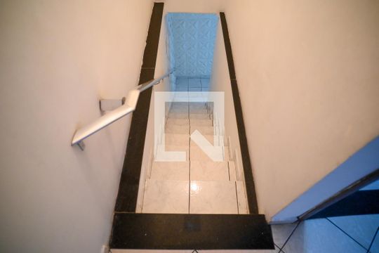 Escada de casa para alugar com 2 quartos, 100m² em Vila Moraes, São Paulo