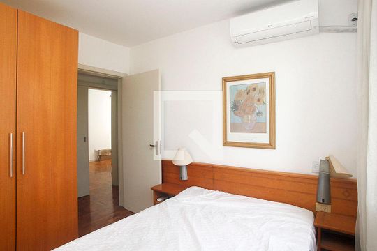 Quarto 1 Suíte de apartamento para alugar com 2 quartos, 69m² em Higienópolis, Porto Alegre