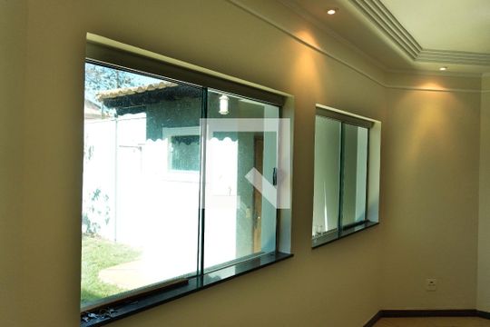 Sala 1 de casa para alugar com 4 quartos, 232m² em Jardim Acapulco, São Carlos