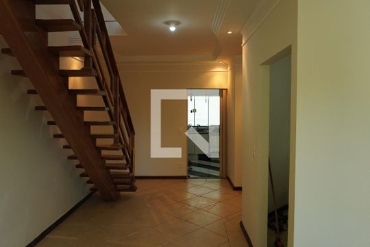 Sala 1 de casa para alugar com 4 quartos, 232m² em Jardim Acapulco, São Carlos
