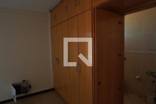 Suíte 1 de casa para alugar com 4 quartos, 232m² em Jardim Acapulco, São Carlos