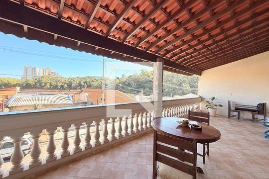 Sacada de casa à venda com 3 quartos, 262m² em Jardim Caçula, Jundiaí