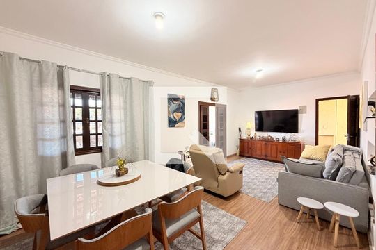 Sala de casa à venda com 3 quartos, 262m² em Jardim Caçula, Jundiaí