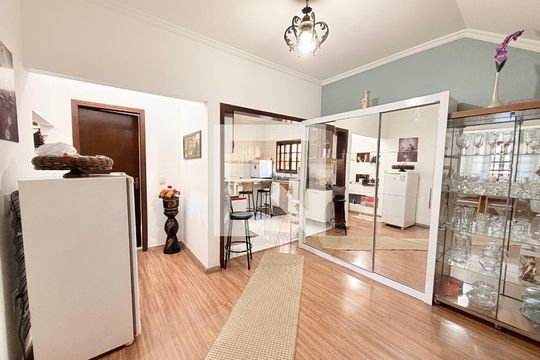 Sala de casa à venda com 3 quartos, 262m² em Jardim Caçula, Jundiaí