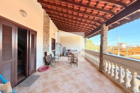 Sacada de casa à venda com 3 quartos, 262m² em Jardim Caçula, Jundiaí