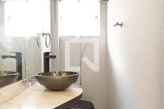 Lavabo de casa para alugar com 4 quartos, 400m² em Jardim Luzitania, São Paulo