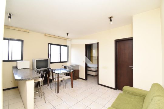 Sala/Cozinha de apartamento para alugar com 1 quarto, 35m² em Centro, Curitiba