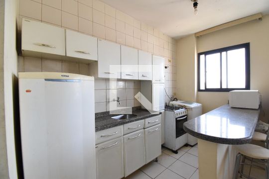 Sala/Cozinha de apartamento para alugar com 1 quarto, 35m² em Centro, Curitiba