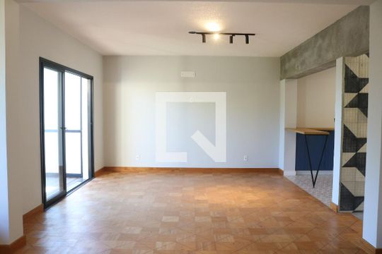 Sala de casa à venda com 3 quartos, 218m² em Vila Romana, São Paulo