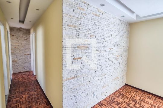 Corredor  de apartamento à venda com 3 quartos, 65m² em Irajá, Rio de Janeiro