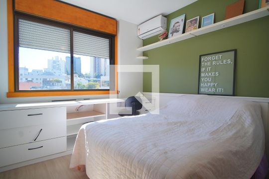 Suíte de apartamento para alugar com 3 quartos, 90m² em Santa Cecília, Porto Alegre