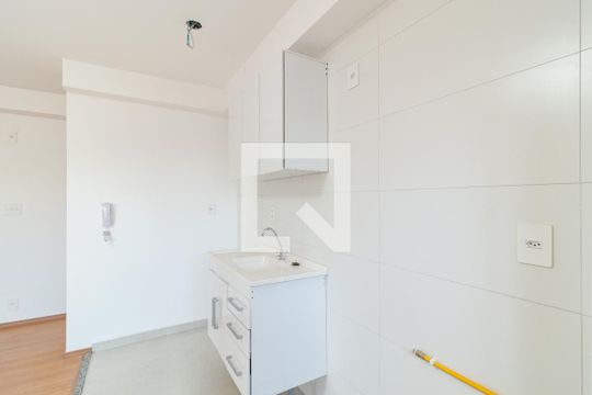 Cozinha e Área de Serviço de apartamento para alugar com 2 quartos, 44m² em Vila Gustavo, São Paulo