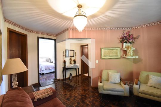 Sala de casa à venda com 4 quartos, 220m² em Mossunguê, Curitiba