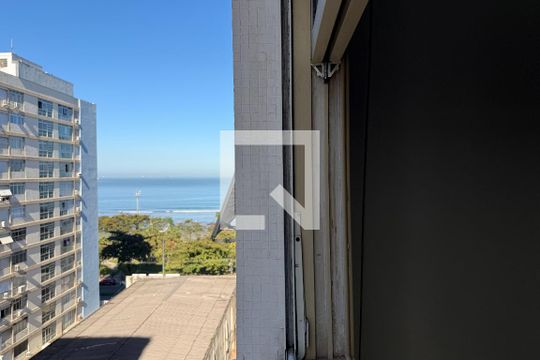 Vista da Sala e Quarto de apartamento para alugar com 1 quarto, 40m² em Embaré, Santos