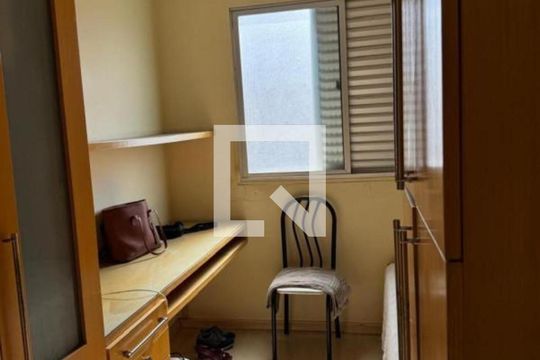 Quarto de apartamento para alugar com 2 quartos, 78m² em Santa Cruz, Belo Horizonte