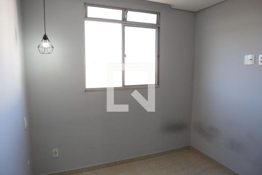 Quarto 2 de apartamento para alugar com 2 quartos, 40m² em Califórnia, Contagem
