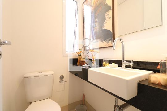 Lavabo  de apartamento para alugar com 3 quartos, 93m² em Água Branca, São Paulo