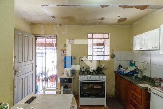 Cozinha de casa para alugar com 1 quarto, 150m² em Cidade Domitila, São Paulo