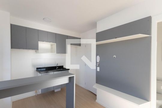 Sala / Cozinha  de apartamento para alugar com 2 quartos, 35m² em Vila Nilo, São Paulo