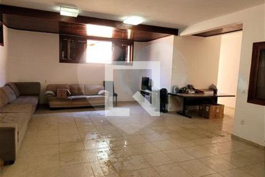 Casa à venda com 5 quartos, 375m² em Caxambu, Jundiaí