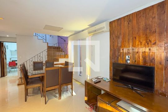 Sala de casa para alugar com 2 quartos, 150m² em Jardim Caravelas, São Paulo