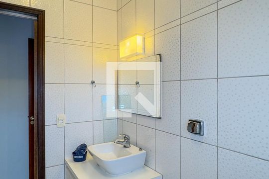 Banheiro da Suíte de casa para alugar com 2 quartos, 150m² em Jardim Caravelas, São Paulo