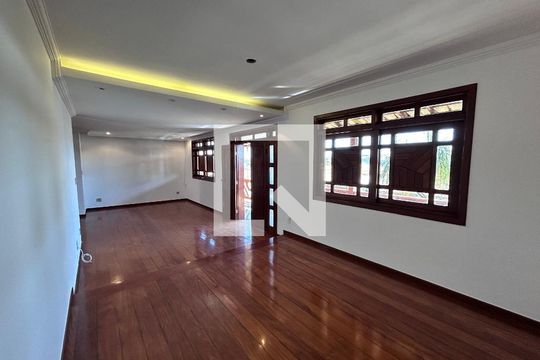 Casa à venda com 5 quartos, 360m² em Serrano, Belo Horizonte